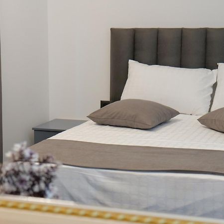 Hotel Celaj فلورا المظهر الخارجي الصورة