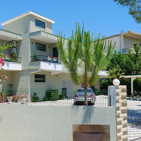 Hotel Celaj فلورا المظهر الخارجي الصورة
