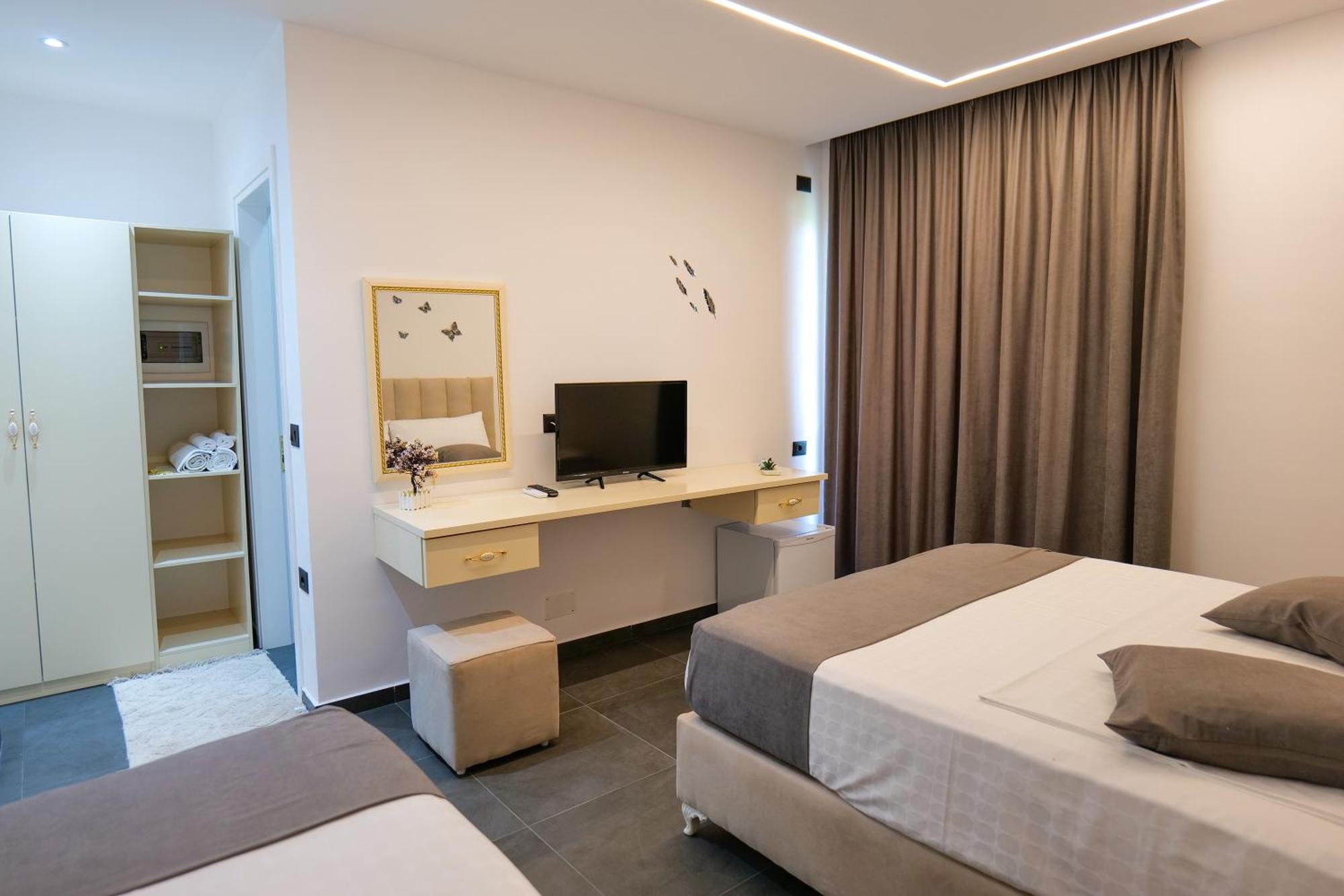 Hotel Celaj فلورا المظهر الخارجي الصورة