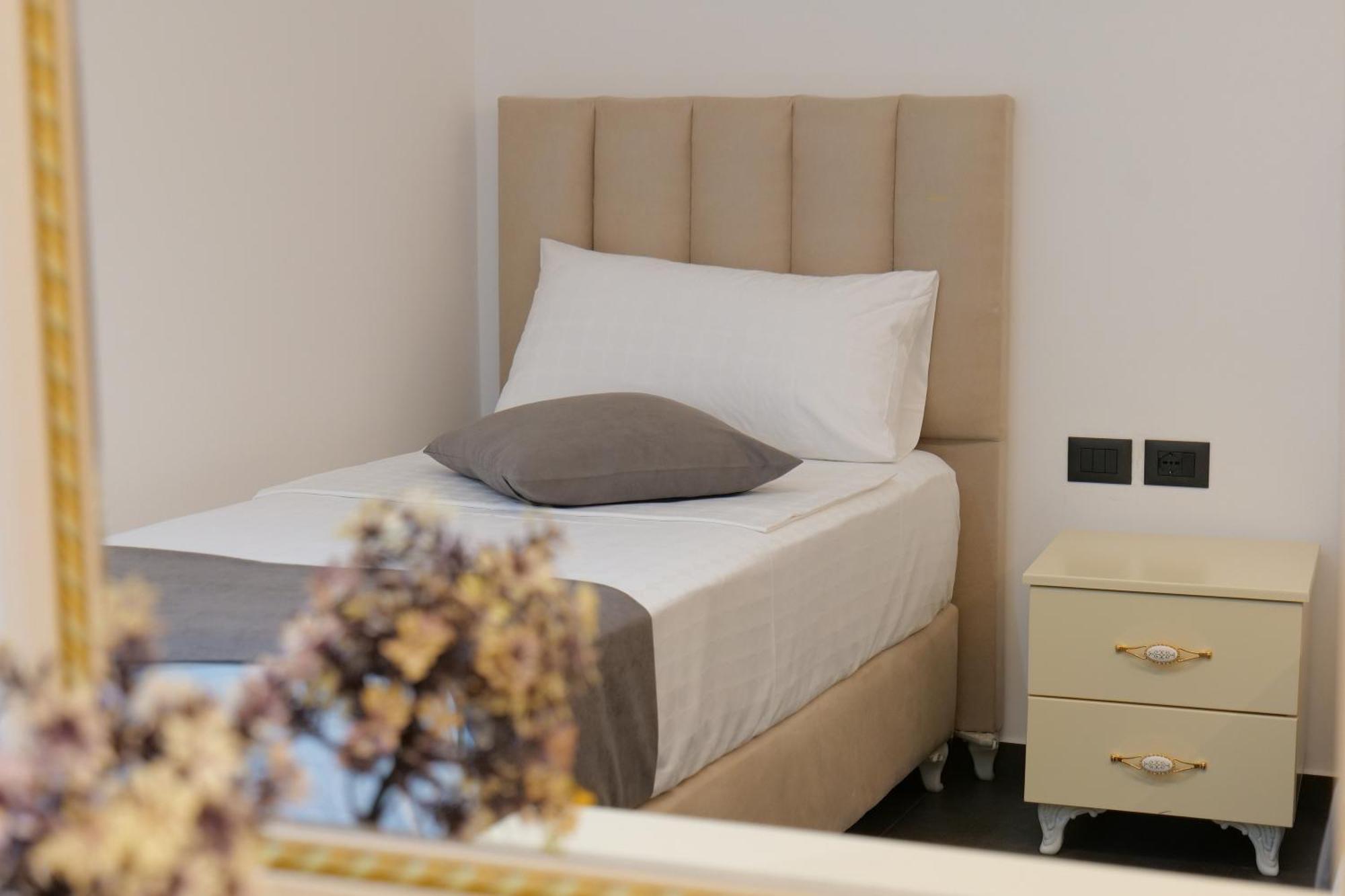 Hotel Celaj فلورا المظهر الخارجي الصورة