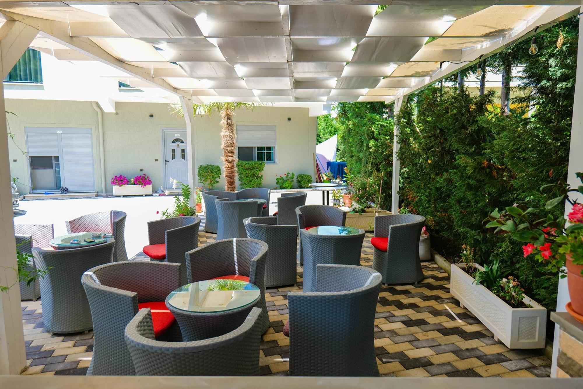 Hotel Celaj فلورا المظهر الخارجي الصورة