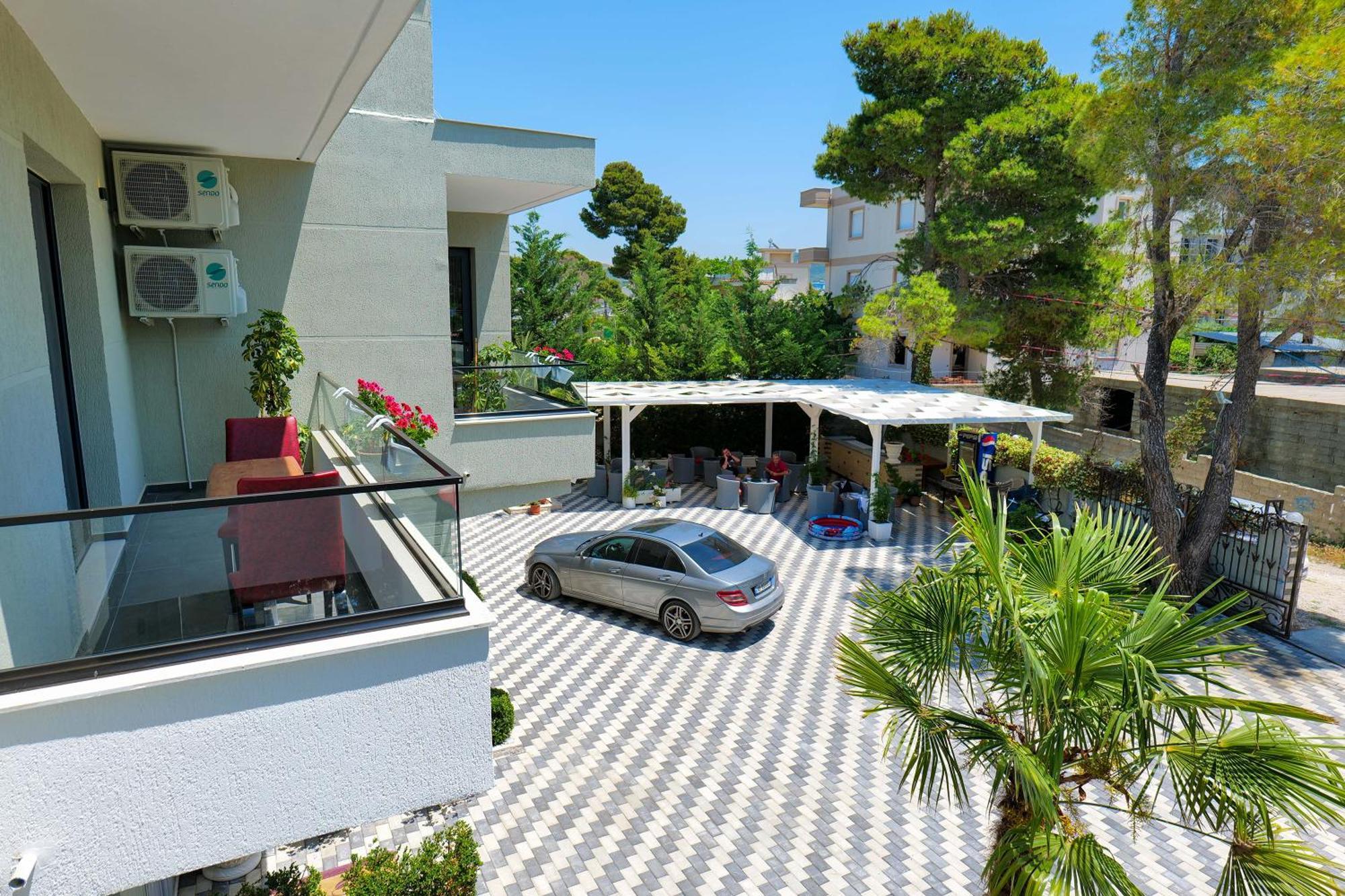 Hotel Celaj فلورا المظهر الخارجي الصورة