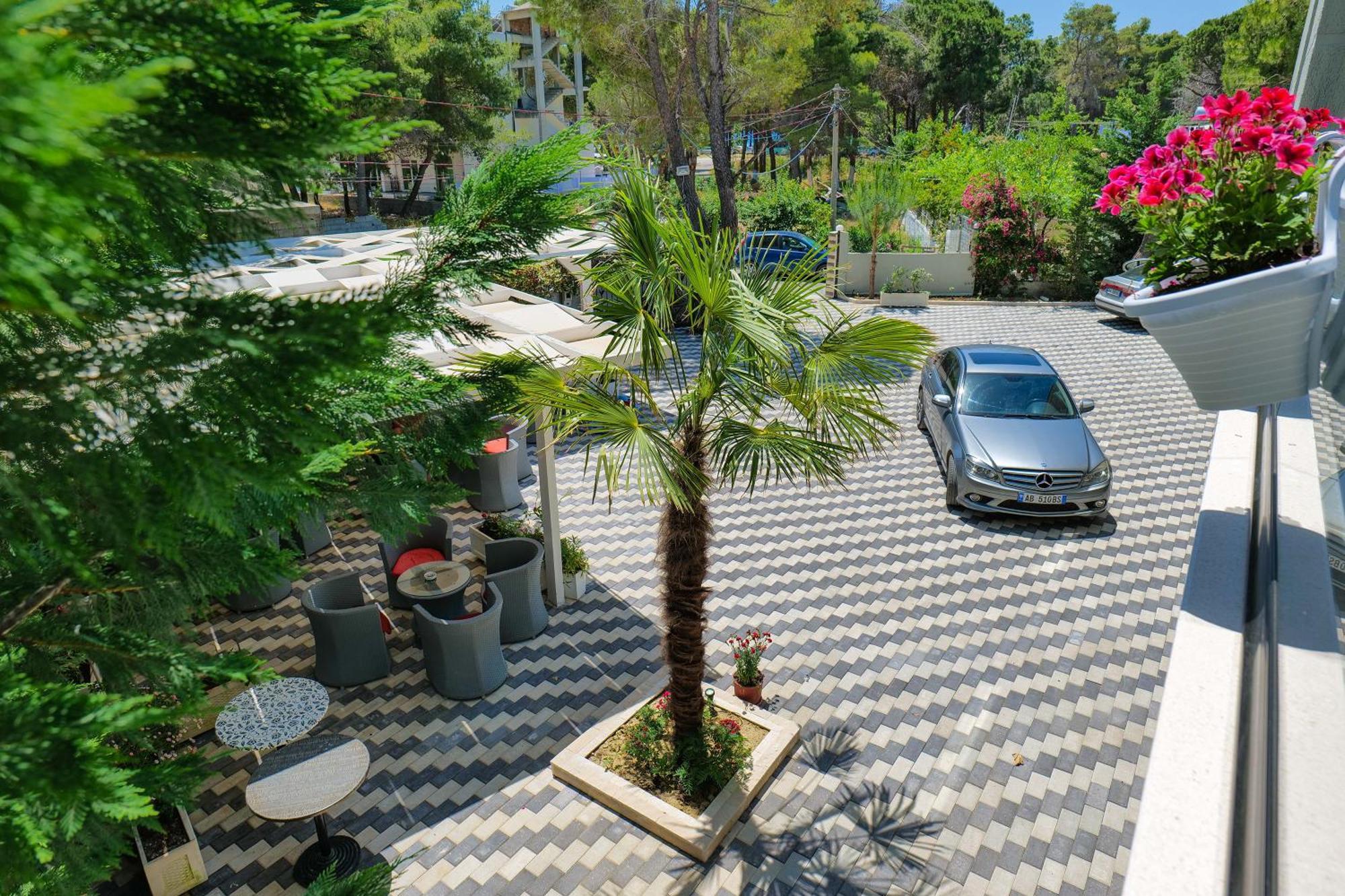 Hotel Celaj فلورا المظهر الخارجي الصورة